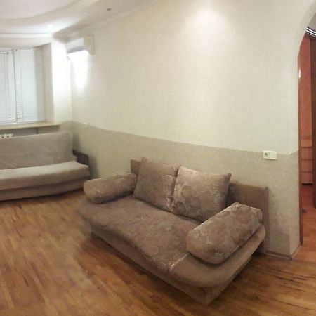 Appartment Near M. 23 Serpnya Kharkiv Exterior photo